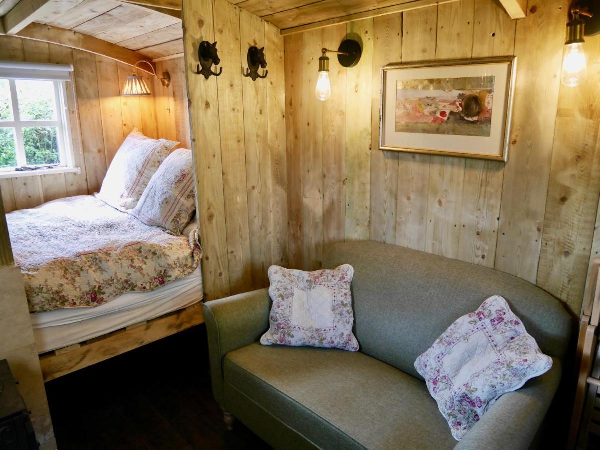 The Wayside Shepherd Hut ボーリュー エクステリア 写真
