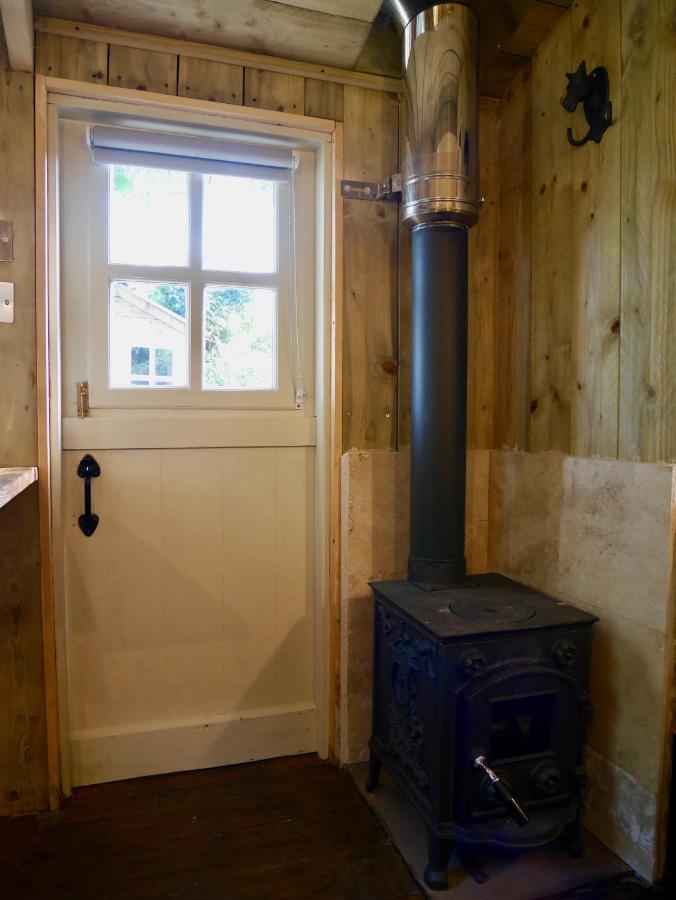The Wayside Shepherd Hut ボーリュー エクステリア 写真