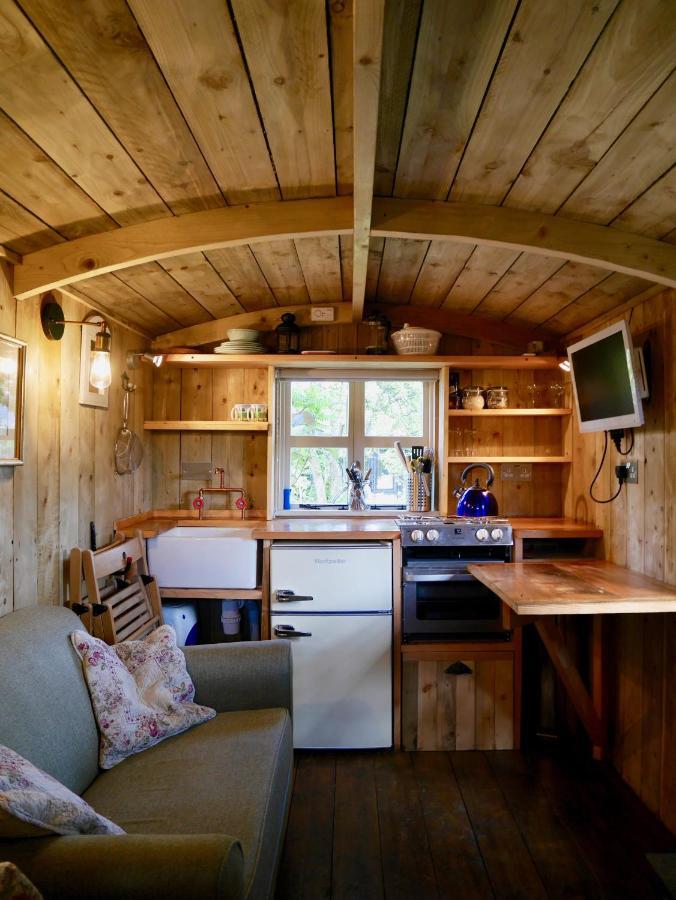 The Wayside Shepherd Hut ボーリュー エクステリア 写真