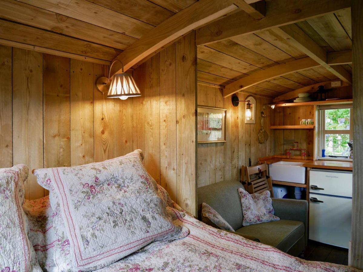 The Wayside Shepherd Hut ボーリュー エクステリア 写真