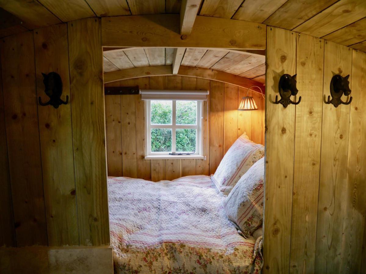 The Wayside Shepherd Hut ボーリュー エクステリア 写真