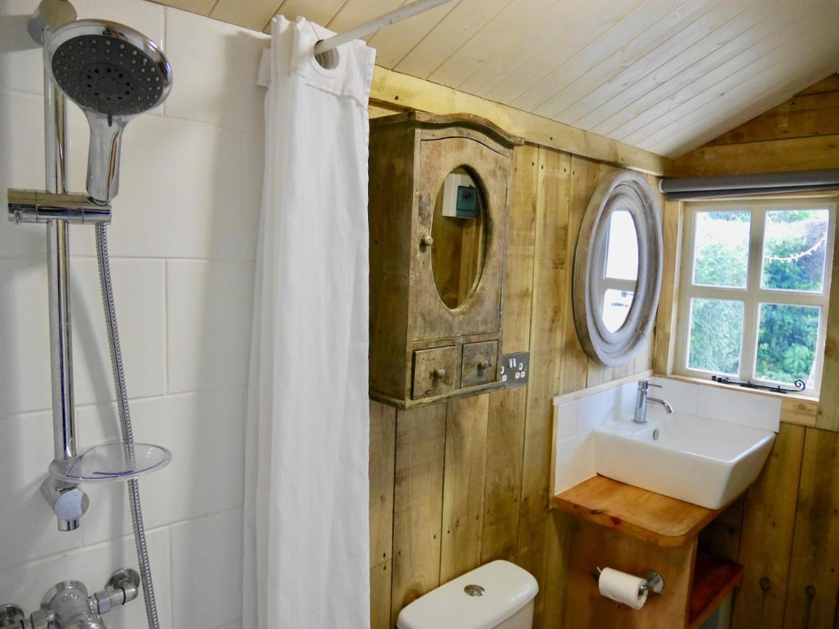 The Wayside Shepherd Hut ボーリュー エクステリア 写真